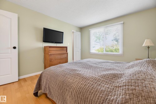 455 Huffman Crescent Nw, Edmonton, AB - Indoor Photo Showing Bedroom