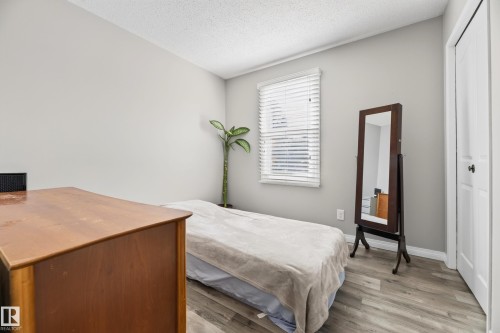 455 Huffman Crescent Nw, Edmonton, AB - Indoor Photo Showing Bedroom