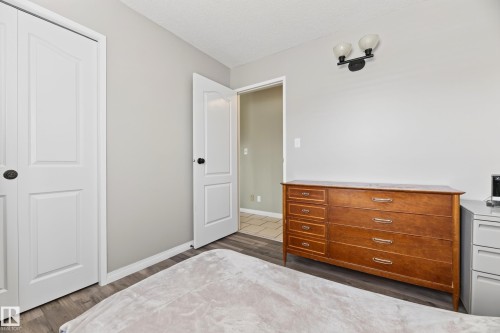 455 Huffman Crescent Nw, Edmonton, AB - Indoor Photo Showing Bedroom