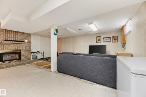 455 Huffman Crescent Nw, Edmonton, AB - Indoor With Fireplace