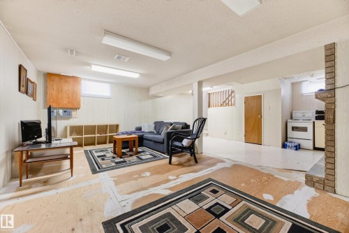 455 Huffman Crescent Nw, Edmonton, AB - Indoor
