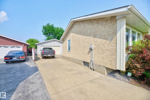 455 Huffman Crescent Nw, Edmonton, AB - Outdoor With Exterior