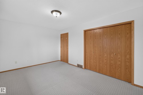 Wall-to-wall carpeting and white painted walls - 306 Twin Brooks Drive Nw, Edmonton, AB 