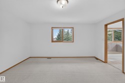 Recessed carpet flooring and white painted walls - 