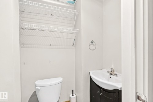 1646 Millwoods Road Nw, Edmonton, AB - Indoor Photo Showing Bathroom