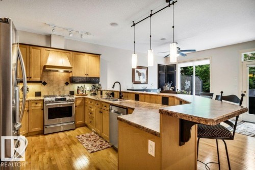 #19 50 Oakridge Dr S, St. Albert, AB - Indoor Photo Showing Kitchen