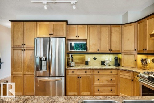 #19 50 Oakridge Dr S, St. Albert, AB - Indoor Photo Showing Kitchen