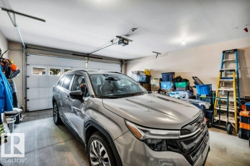 #19 50 Oakridge Dr S, St. Albert, AB - Indoor Photo Showing Garage