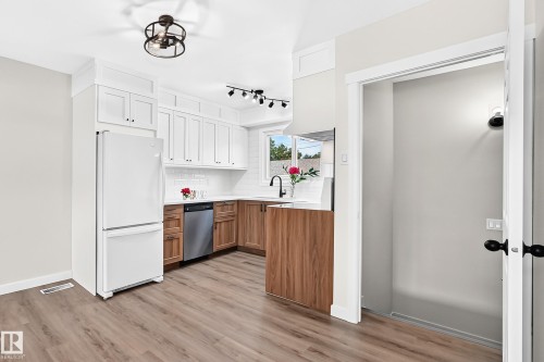 12819 107 Street Nw, Edmonton, AB - Indoor Photo Showing Kitchen