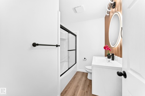12819 107 Street Nw, Edmonton, AB - Indoor Photo Showing Bathroom