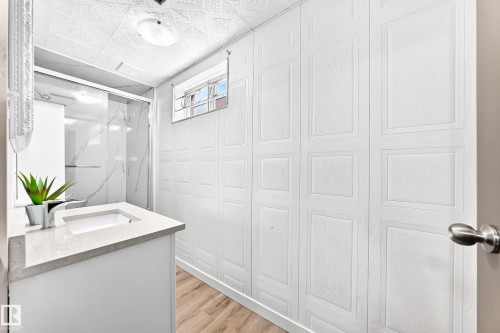 12819 107 Street Nw, Edmonton, AB - Indoor