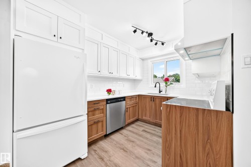 12819 107 Street Nw, Edmonton, AB - Indoor Photo Showing Kitchen