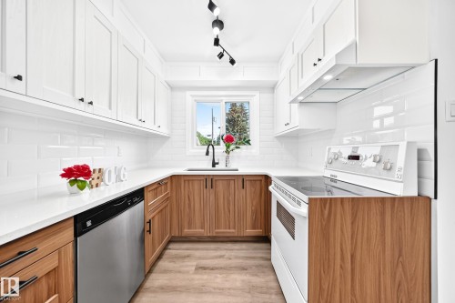 12819 107 Street Nw, Edmonton, AB - Indoor Photo Showing Kitchen