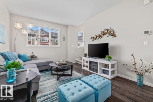 #88 320 Secord Blvd Nw, Edmonton, AB - Indoor Photo Showing Living Room