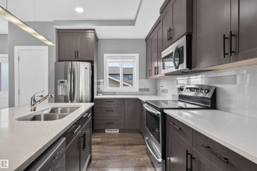 812 Morris Avenue, Leduc, AB - Indoor Photo Showing Kitchen With Double Sink With Upgraded Kitchen