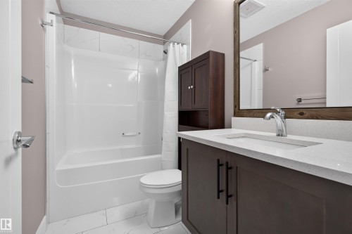 812 Morris Avenue, Leduc, AB - Indoor Photo Showing Bathroom