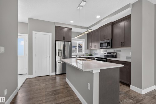 812 Morris Avenue, Leduc, AB - Indoor Photo Showing Kitchen With Upgraded Kitchen