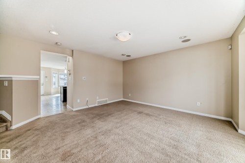 7706 Schmid Crescent Nw, Edmonton, AB - Indoor Photo Showing Other Room