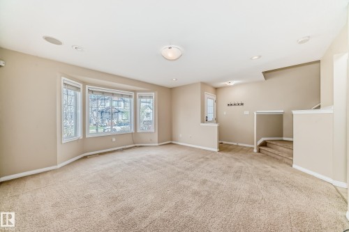 7706 Schmid Crescent Nw, Edmonton, AB - Indoor Photo Showing Other Room