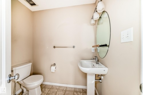 7706 Schmid Crescent Nw, Edmonton, AB - Indoor Photo Showing Bathroom
