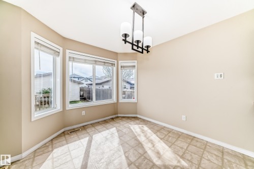 7706 Schmid Crescent Nw, Edmonton, AB - Indoor Photo Showing Other Room