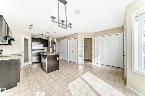 7706 Schmid Crescent Nw, Edmonton, AB - Indoor Photo Showing Kitchen