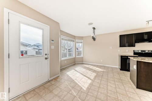 7706 Schmid Crescent Nw, Edmonton, AB - Indoor Photo Showing Kitchen