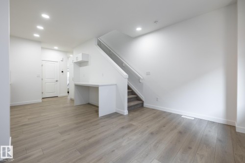 #32 7020 Keswick Cm Sw, Edmonton, AB - Indoor Photo Showing Other Room