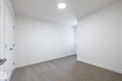 #32 7020 Keswick Cm Sw, Edmonton, AB - Indoor Photo Showing Other Room