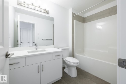 #32 7020 Keswick Cm Sw, Edmonton, AB - Indoor Photo Showing Bathroom