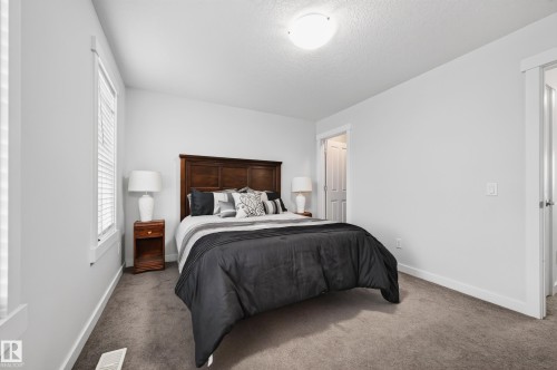 1007 162 Street Sw, Edmonton, AB - Indoor Photo Showing Bedroom