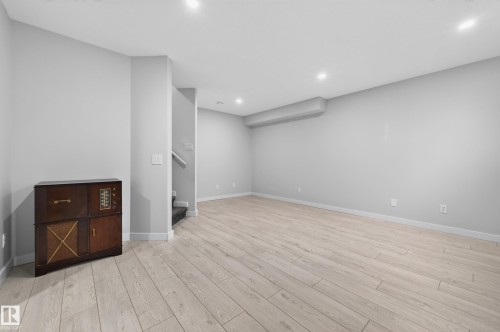 1007 162 Street Sw, Edmonton, AB - Indoor
