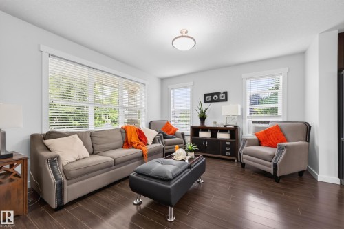 1007 162 Street Sw, Edmonton, AB - Indoor Photo Showing Living Room