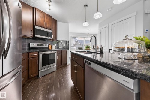 1007 162 Street Sw, Edmonton, AB - Indoor Photo Showing Kitchen With Stainless Steel Kitchen With Upgraded Kitchen