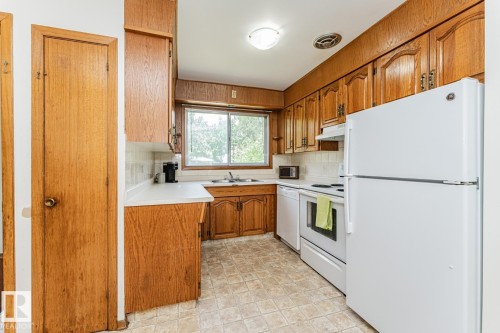 10726 70 Avenue Nw, Edmonton, AB - Indoor Photo Showing Kitchen