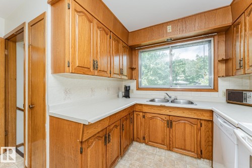 10726 70 Avenue Nw, Edmonton, AB - Indoor Photo Showing Kitchen With Double Sink