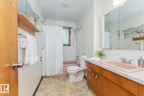 10726 70 Avenue Nw, Edmonton, AB - Indoor Photo Showing Bathroom