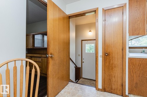 10726 70 Avenue Nw, Edmonton, AB - Indoor