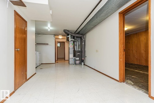 10726 70 Avenue Nw, Edmonton, AB - Indoor Photo Showing Other Room