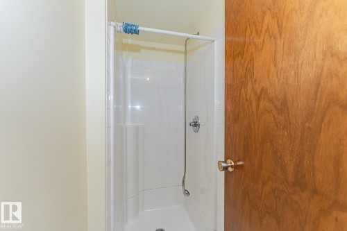 10726 70 Avenue Nw, Edmonton, AB - Indoor Photo Showing Bathroom