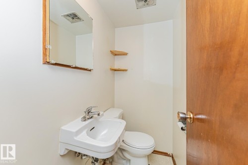 10726 70 Avenue Nw, Edmonton, AB - Indoor Photo Showing Bathroom