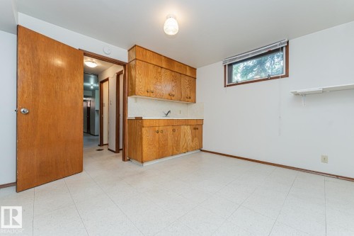 10726 70 Avenue Nw, Edmonton, AB - Indoor