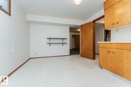 10726 70 Avenue Nw, Edmonton, AB - Indoor
