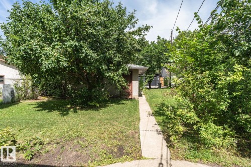 10726 70 Avenue Nw, Edmonton, AB - Outdoor