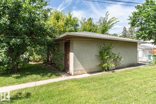 10726 70 Avenue Nw, Edmonton, AB - Outdoor