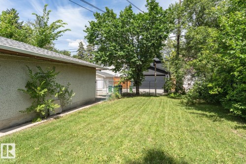 10726 70 Avenue Nw, Edmonton, AB - Outdoor