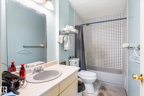 12435 46 Street Nw, Edmonton, AB - Indoor Photo Showing Bathroom