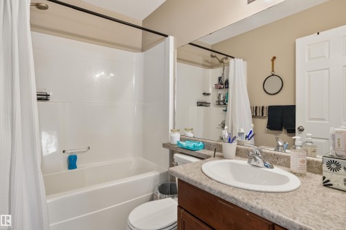 White tub and shower combination with a curved shower rod - #9 6506 47 St, Cold Lake, AB - Indoor Photo Showing Bathroom