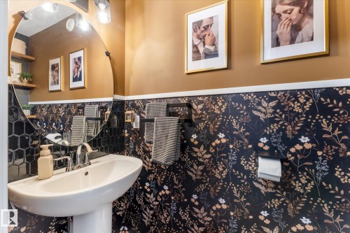 2 Caledon Crescent, Spruce Grove, AB - Indoor Photo Showing Bathroom
