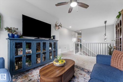 2 Caledon Crescent, Spruce Grove, AB - Indoor Photo Showing Living Room